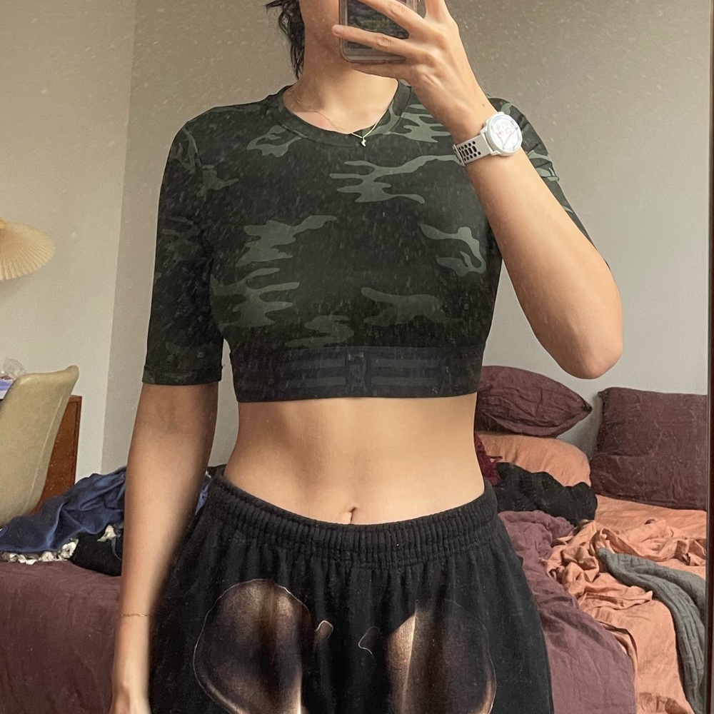 Good American Camo Crop Top (80%polyester/20%spandex) Womens Size 3 (S/M)